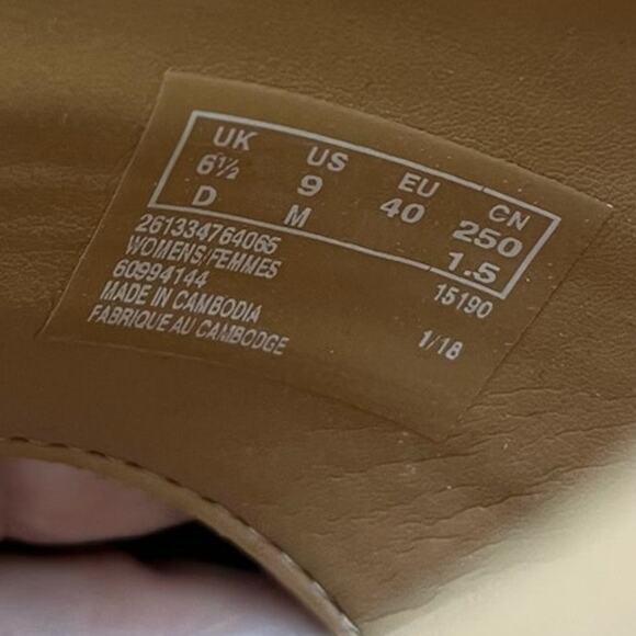 Clarks Wedge Sandals Sz 9 Pewter Gold Metallic Leather Comfort Buckle Strap Cork - Picture 7 of 7